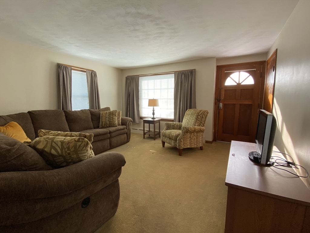 9 Turin Road Worcester, MA 01604 - Photo 6 of 12