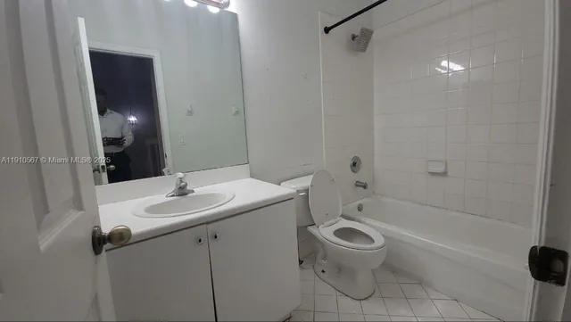 $2,800 | 12874 Southwest 132nd Terrace, Unit 12874, Miami, FL 33186