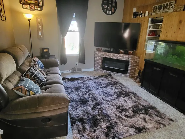 $203,000 | 1204 North Center Street, Joliet, IL 60435