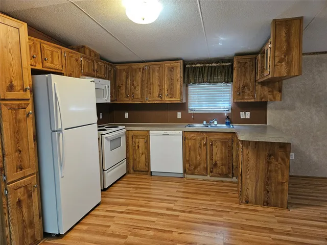 $950 | 1324 South Walker Road, Conroe, TX 77306