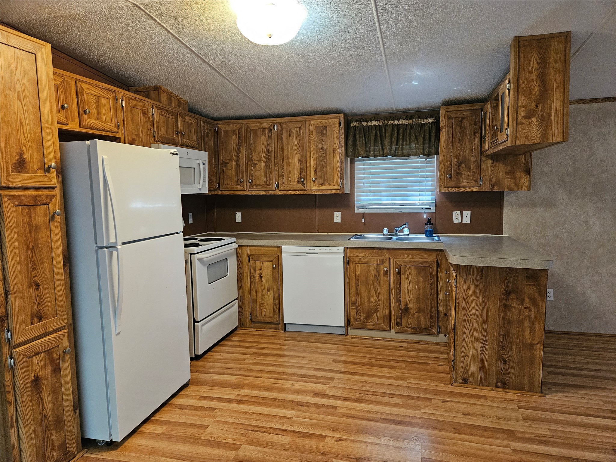 1324 South Walker Road Conroe, TX 77306 - Photo 4 of 11