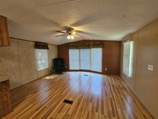 $950 | 1324 South Walker Road, Conroe, TX 77306