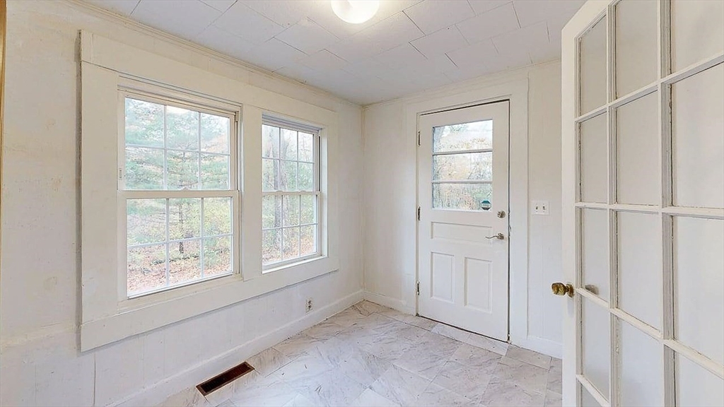450 Mt Wayte Avenue Framingham, MA 01702 - Photo 8 of 28 a view of an empty room with a window