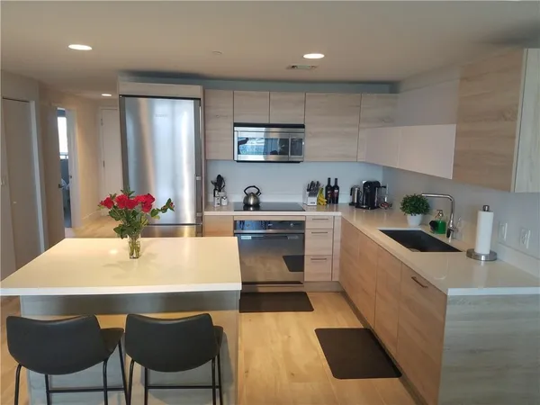 $3,900 | 16385 Biscayne Boulevard, Unit 1018, North Miami Beach, FL 33160