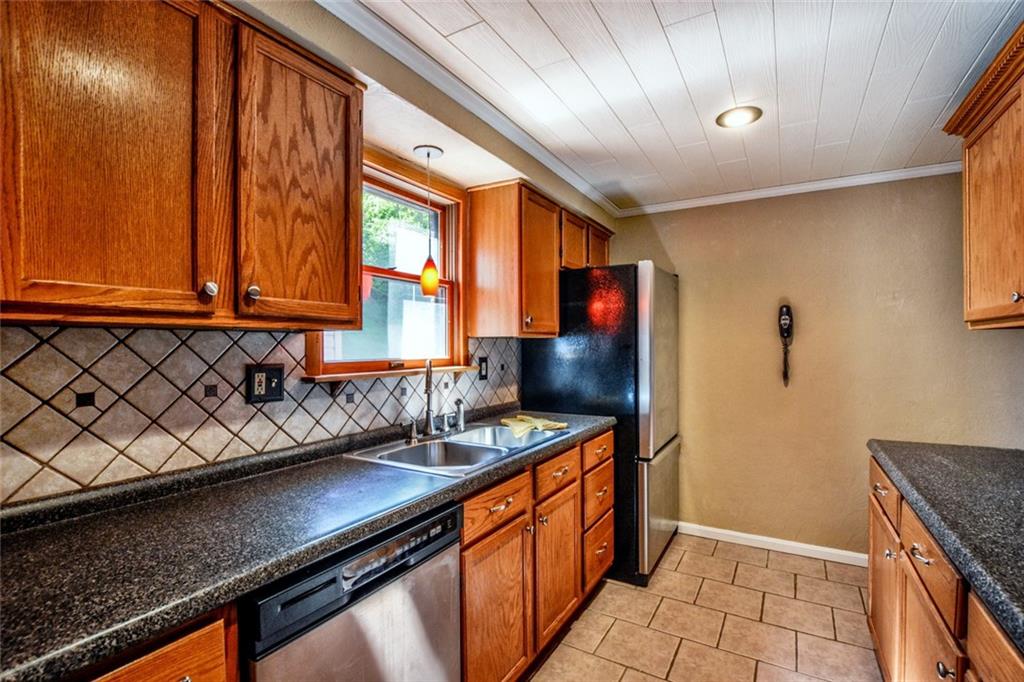313 West Bruceton Road Pittsburgh, PA 15236 - Photo 9 of 24 Gallery Image 9