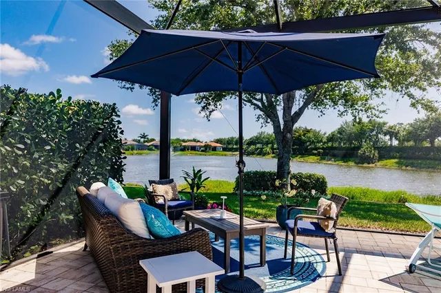 a view of an outdoor sitting area with furniture and backyard