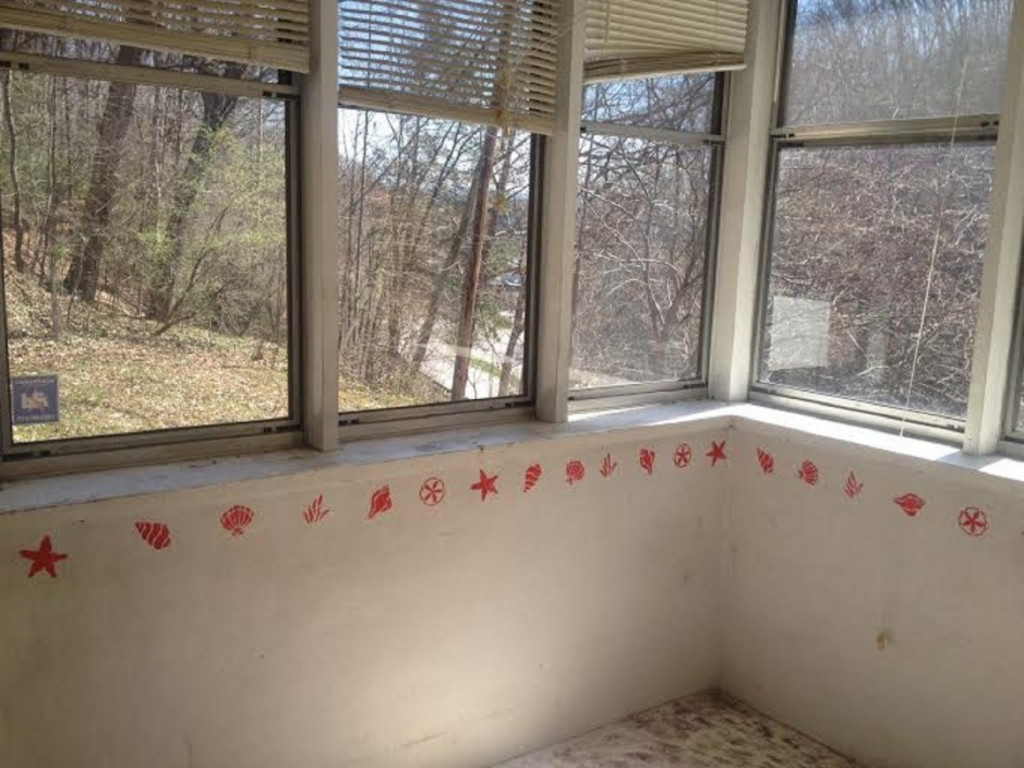 16227 Bull Run Road St. Paul, VA 24283 - Photo 14 of 27 Sunroom