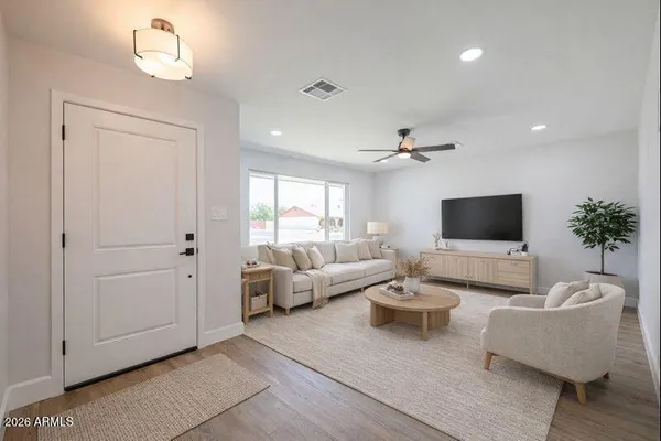 $2,995 | 11202 North 43rd Drive, Glendale, AZ 85304