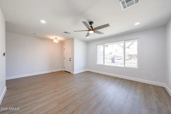 $2,995 | 11202 North 43rd Drive, Glendale, AZ 85304