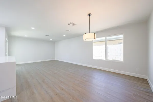 $2,995 | 11202 North 43rd Drive, Glendale, AZ 85304