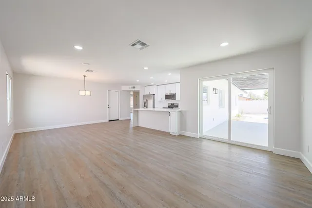 $2,995 | 11202 North 43rd Drive, Glendale, AZ 85304