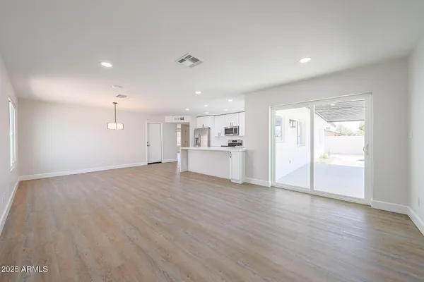 $2,995 | 11202 North 43rd Drive, Glendale, AZ 85304