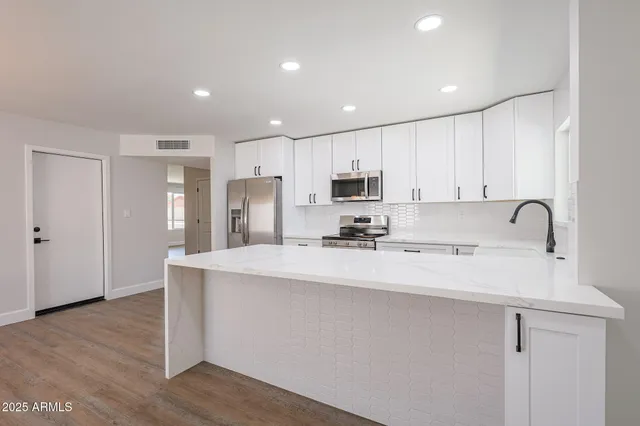 $2,995 | 11202 North 43rd Drive, Glendale, AZ 85304