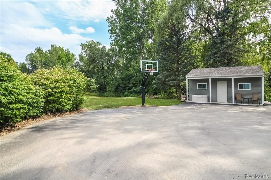 23030 Chubb Road South Lyon, MI 48178 - Photo 40 of 46 053-Amenities-4634537-medium.jpg