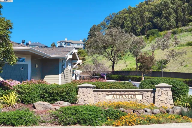 $890,000 | 633 Swallowtail Court, Brisbane, CA 94005