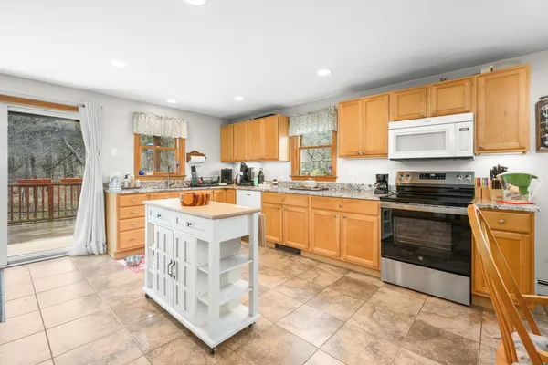 $1,100,000 | 2 Short Lots Lane, Truro, MA 02666