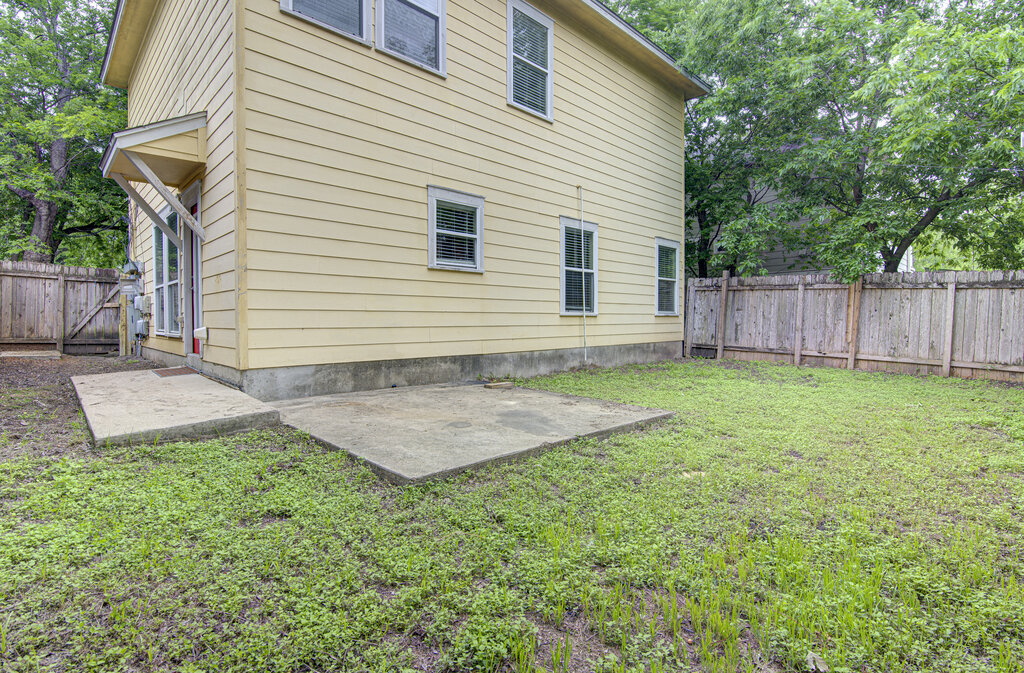 1702 Singleton Avenue, Unit A Austin, TX 78702 - Photo 25 of 27 a view of a backyard with a garden