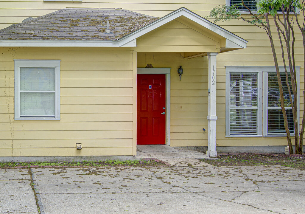 1702 Singleton Avenue, Unit A Austin, TX 78702 - Photo 3 of 27 a front view of a house