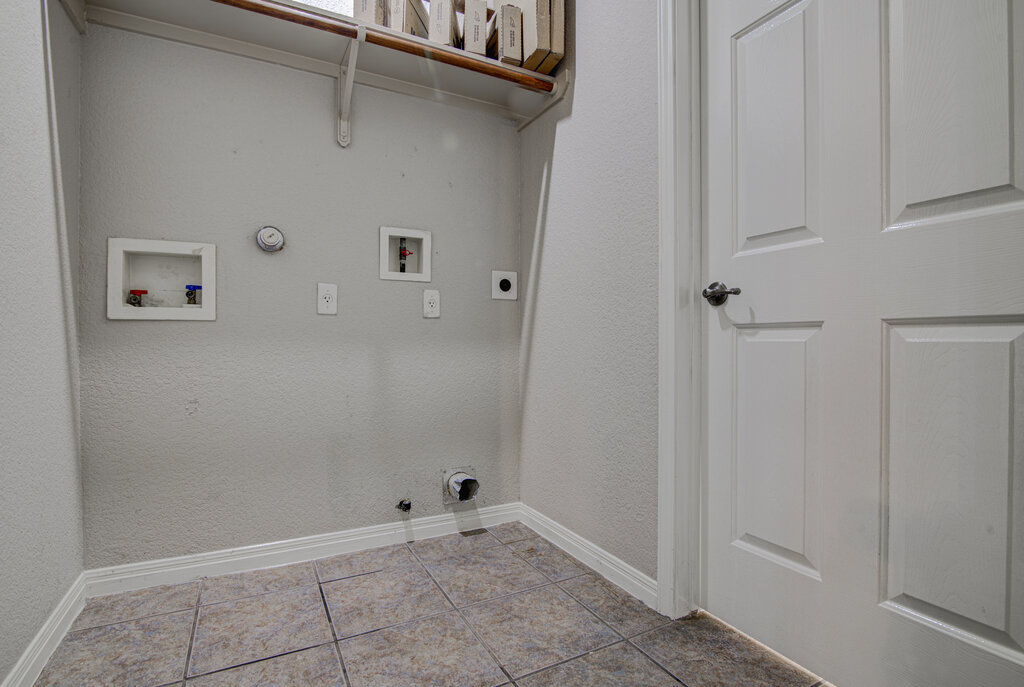 1702 Singleton Avenue, Unit A Austin, TX 78702 - Photo 10 of 27 a view of an empty room