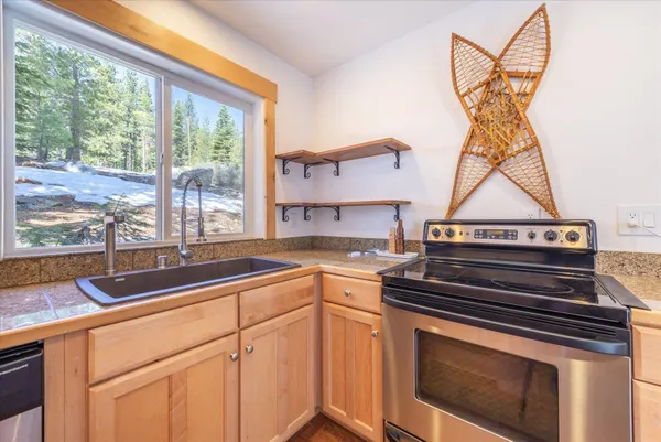 $750,000 | 50638 Hemlock Court, Soda Springs, CA 95728