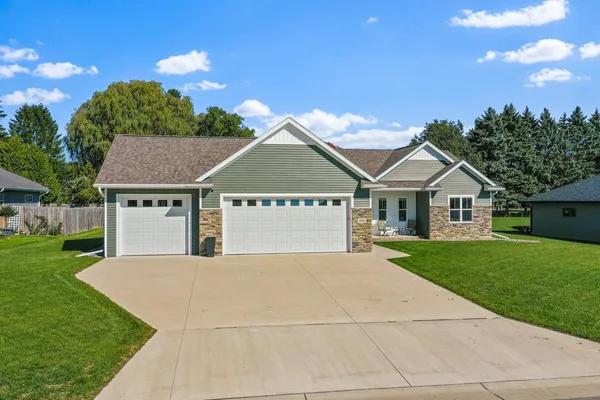 $479,900 | 804 Moonbeam Lane, Francis Creek, WI 54214