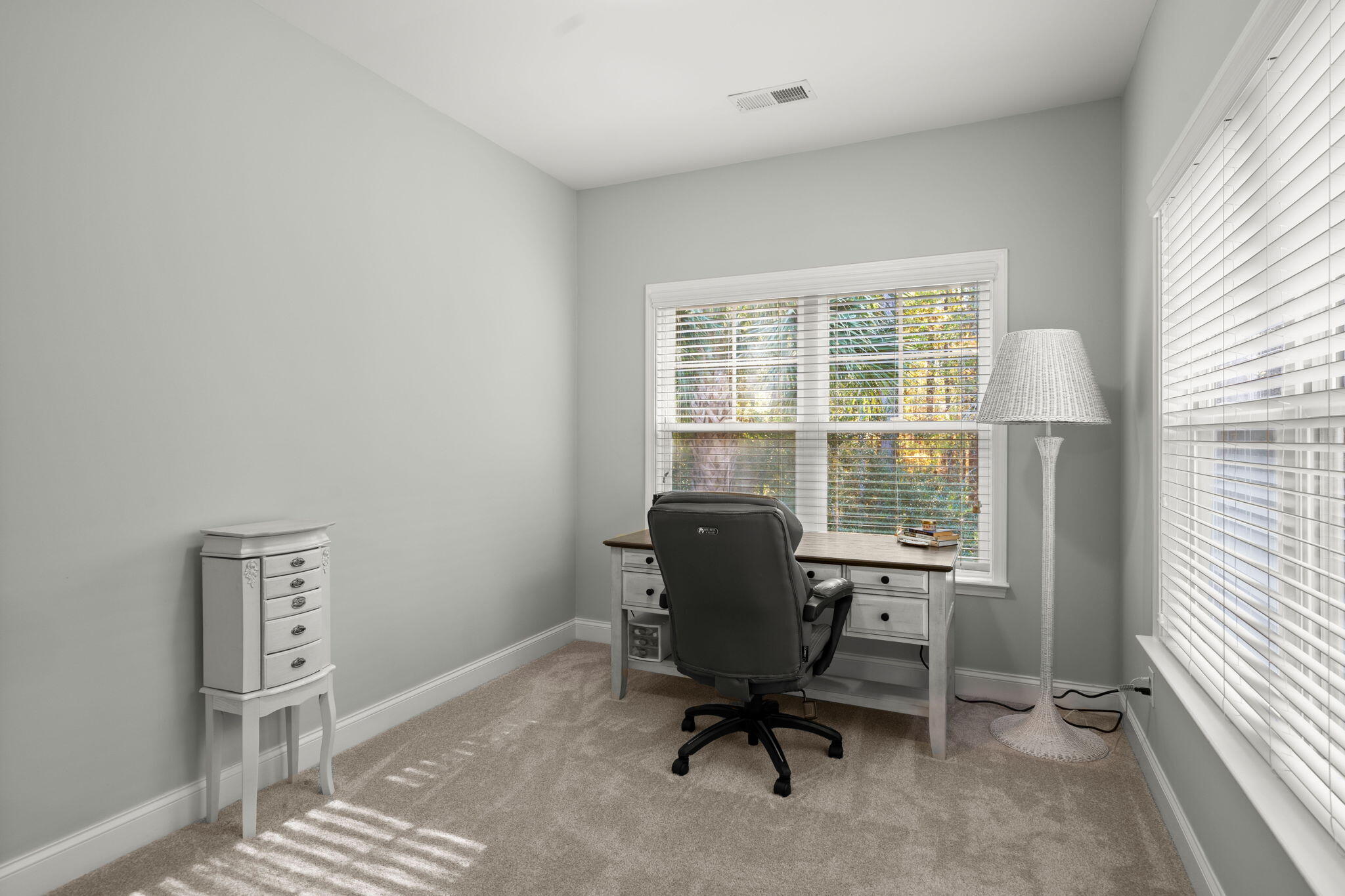 2008 Kings Gate Lane Mount Pleasant, SC 29466 - Photo 24 of 40 seating area in primary