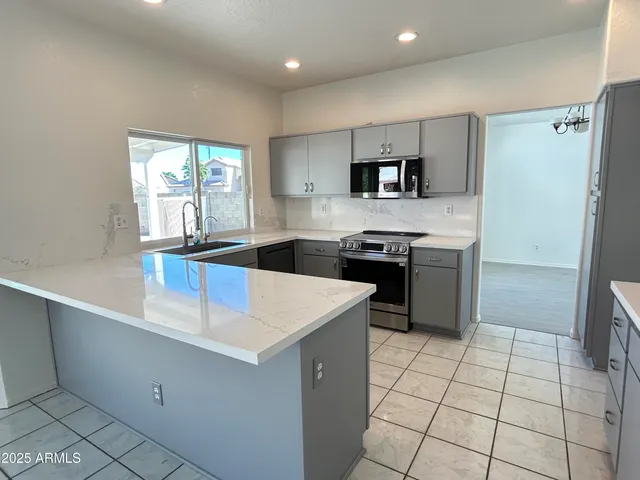 $2,675 | 3121 North 113th Lane, Avondale, AZ 85392