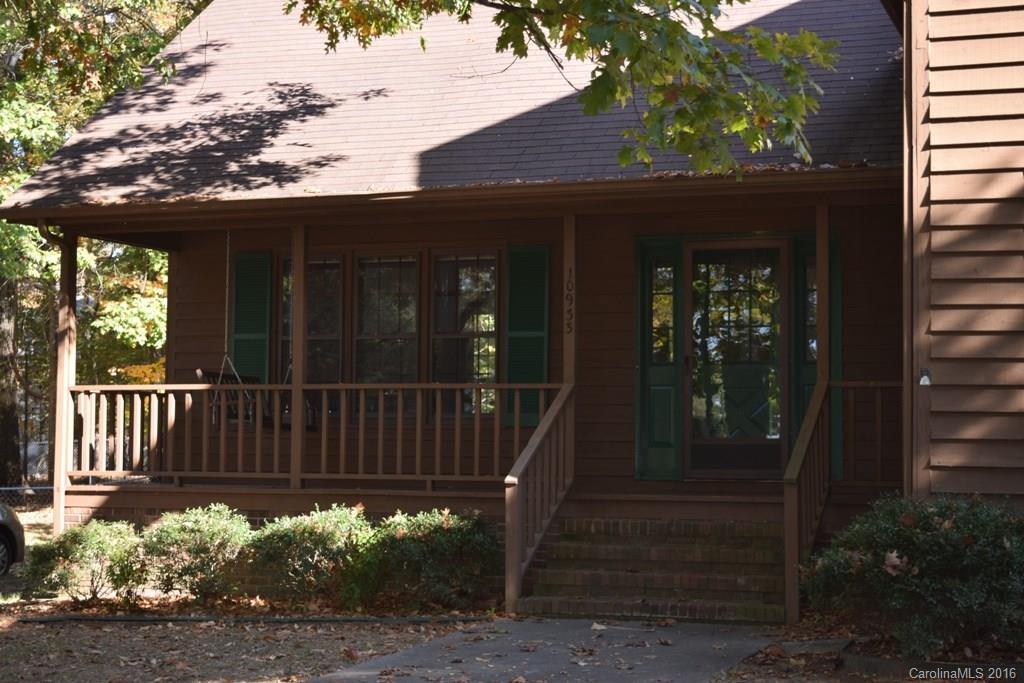 10933 Painted Tree Road Charlotte, NC 28226 - Photo 3 of 17 Gallery Image 3