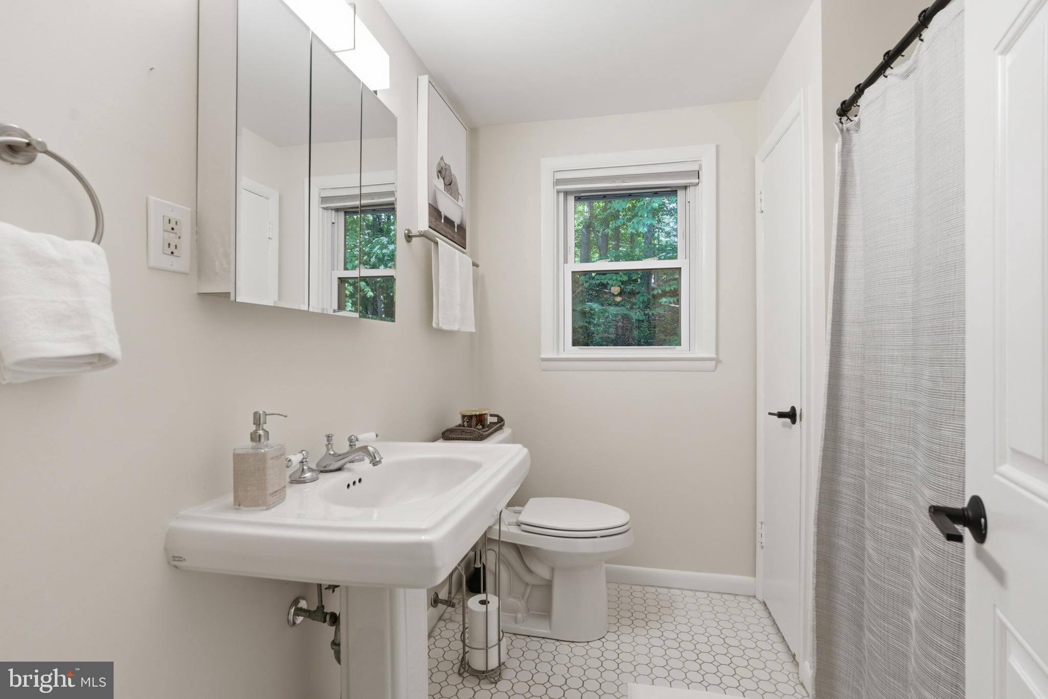 582 Forest Road Wayne, PA 19087 - Photo 31 of 44