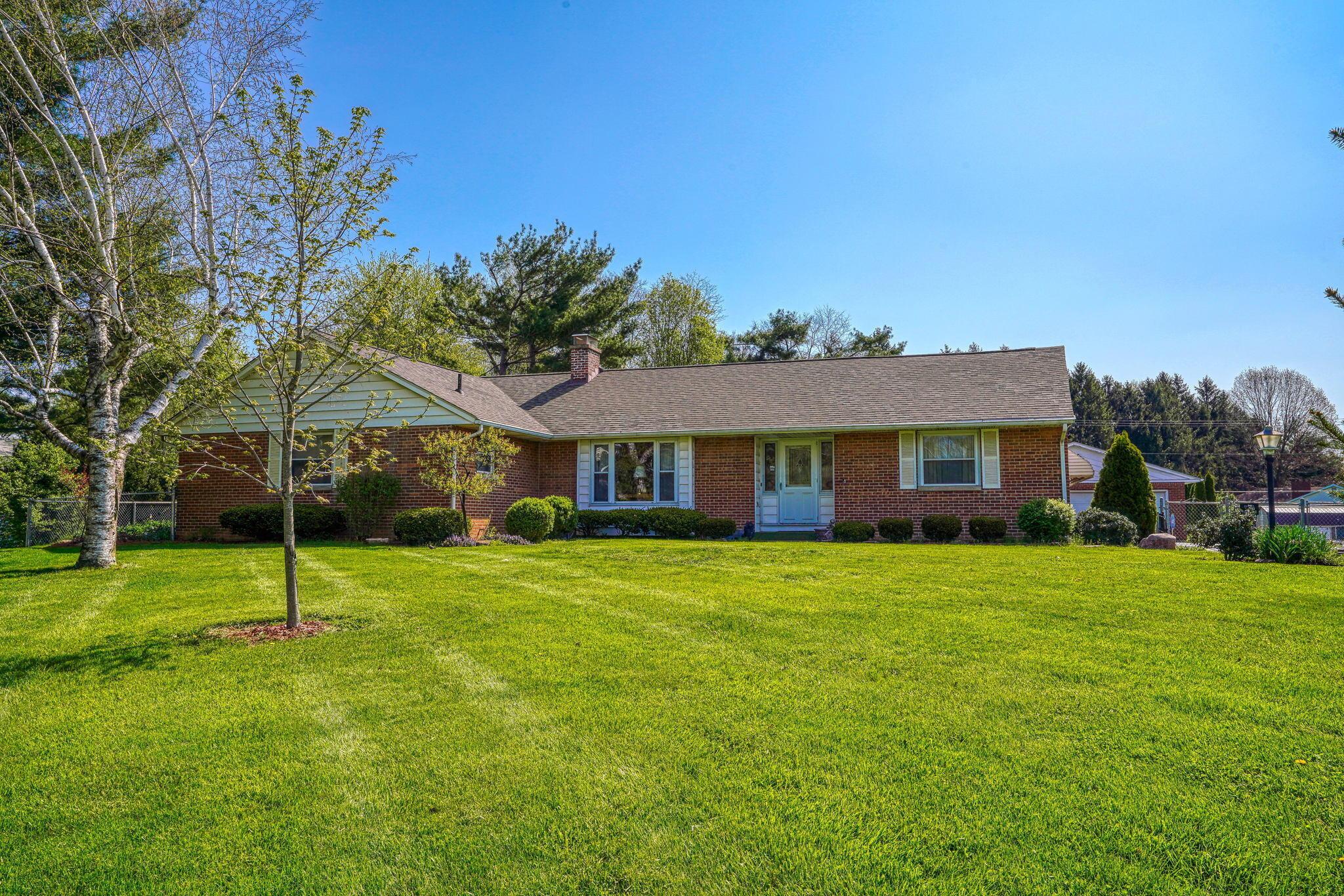 3586 South Hamilton Road Columbus, OH 43232 - Photo 2 of 57 Front Lawn