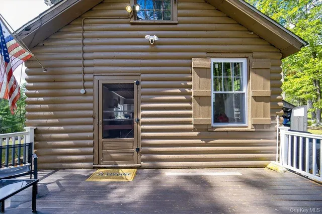 a view of a entrance door of the house