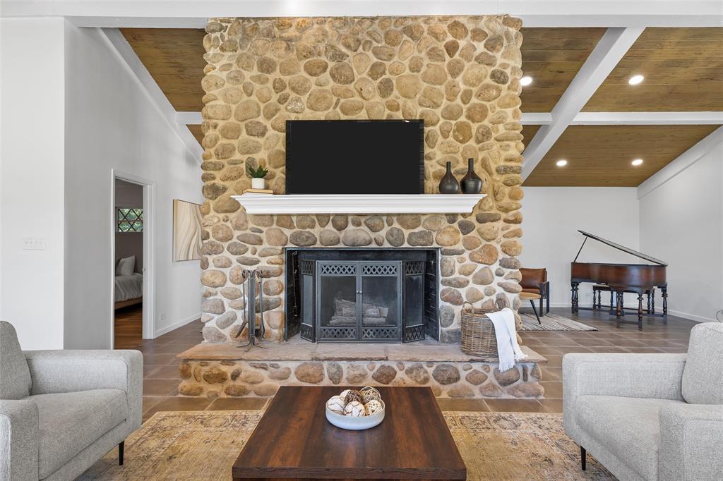 925 Church Road McGregor, TX 76657 - Photo 7 of 40 a living room with furniture and a fireplace