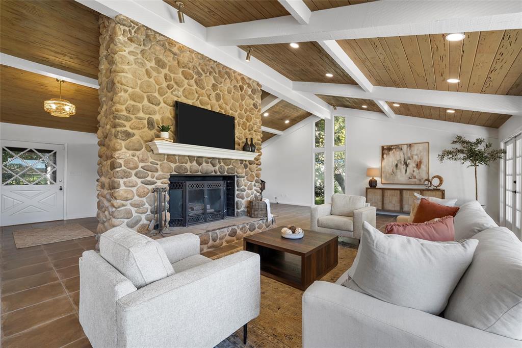 925 Church Road McGregor, TX 76657 - Photo 9 of 40 a living room with furniture and a fireplace