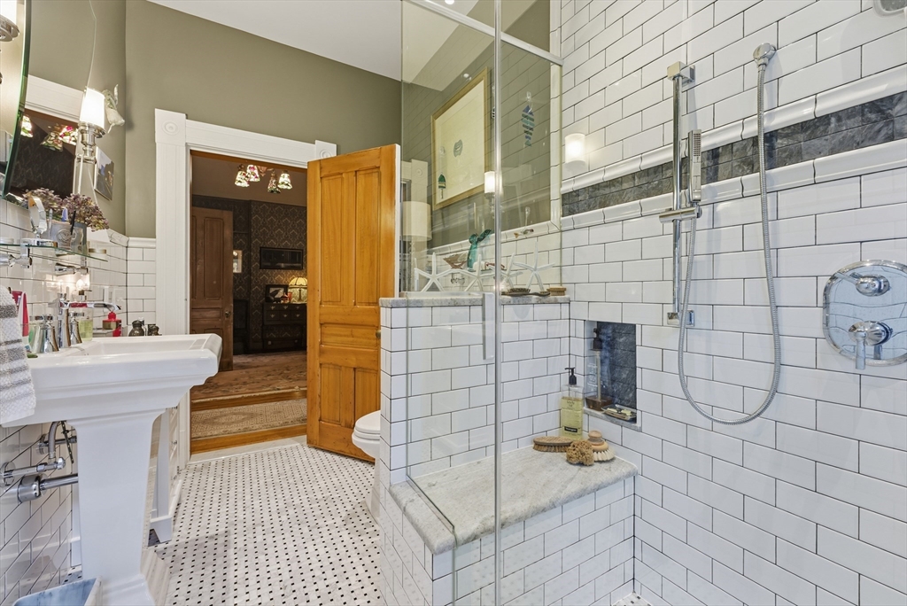 1176 Worthington Street Springfield, MA 01109 - Photo 34 of 42