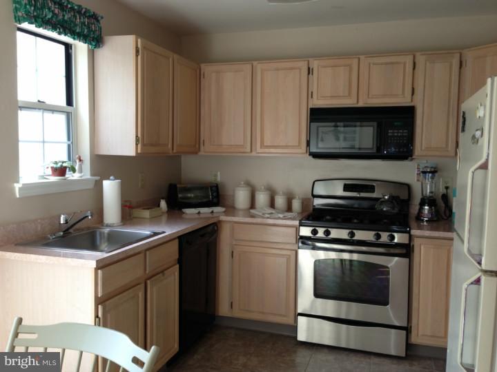 719 Rutland Court Sewell, NJ 08080 - Photo 12 of 25 Kitchen