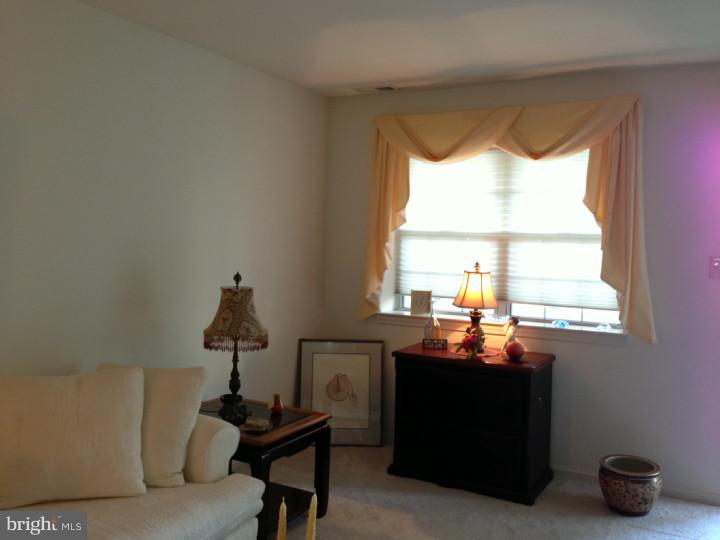 719 Rutland Court Sewell, NJ 08080 - Photo 9 of 25 Living Room