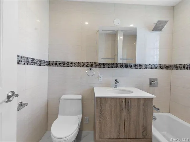 $2,800 | 124-28 Queens Boulevard, Unit 6C | Kew Gardens