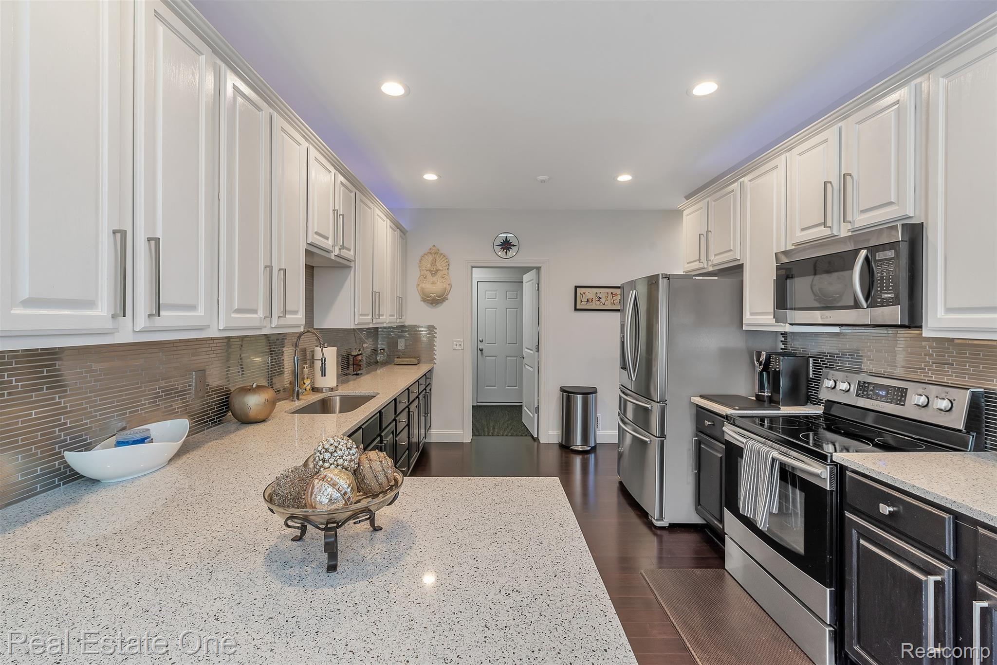 41808 Glade Road Canton, MI 48187 - Photo 11 of 51 15-41808 Glade Rd -WindowStill-Real.jpg