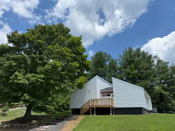 $288,500 | 136 Freedom Lane, Newport, VA 24128