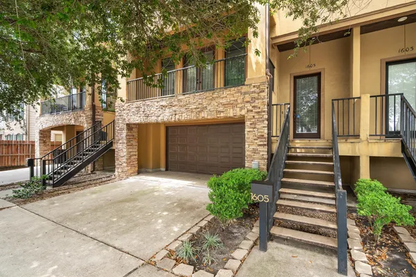 $2,975 | 1605 West 14th Street, Houston, TX 77008