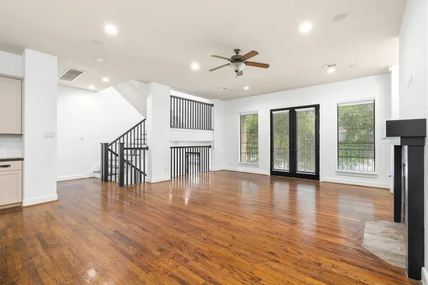 $2,975 | 1605 West 14th Street, Houston, TX 77008