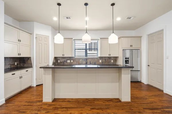 $2,975 | 1605 West 14th Street, Houston, TX 77008