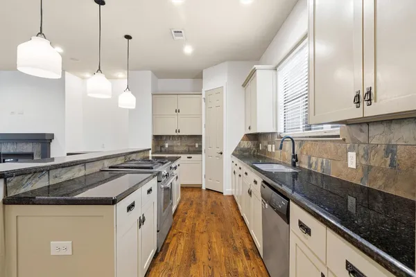 $2,975 | 1605 West 14th Street, Houston, TX 77008