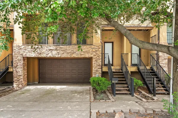 $2,975 | 1605 West 14th Street, Houston, TX 77008
