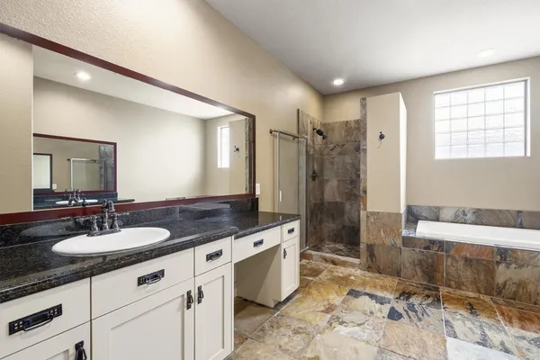 $2,975 | 1605 West 14th Street, Houston, TX 77008