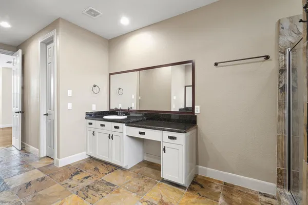 $2,975 | 1605 West 14th Street, Houston, TX 77008