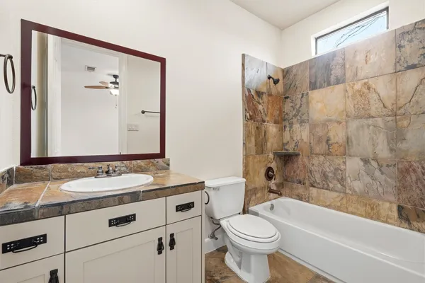 $2,975 | 1605 West 14th Street, Houston, TX 77008