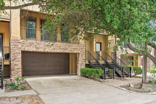$2,975 | 1605 West 14th Street, Houston, TX 77008