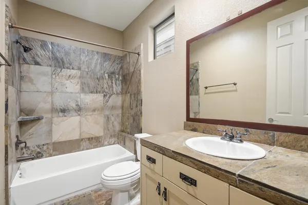 $2,975 | 1605 West 14th Street, Houston, TX 77008
