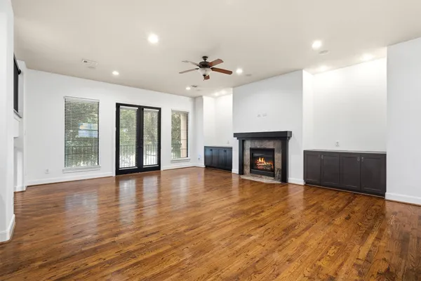 $2,975 | 1605 West 14th Street, Houston, TX 77008